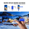 يد تمسك ببطاقة ذاكرة MicroSD زرقاء متصلة بهاتف، توضح تخزين الصور والفيديو مباشرة.