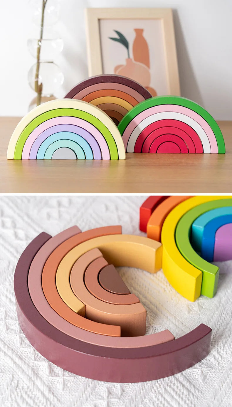 Un conjunto de bloques de construcción en forma de arcoíris de madera en varios colores pastel y vibrantes, dispuestos en un 