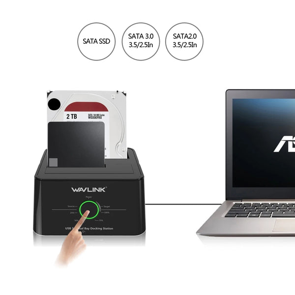 محطة توصيل صلبة خارجية WAVLINK مزدوجة المحاور USB 3.0 بجانب حاسوب محمول ومحركات SATA.