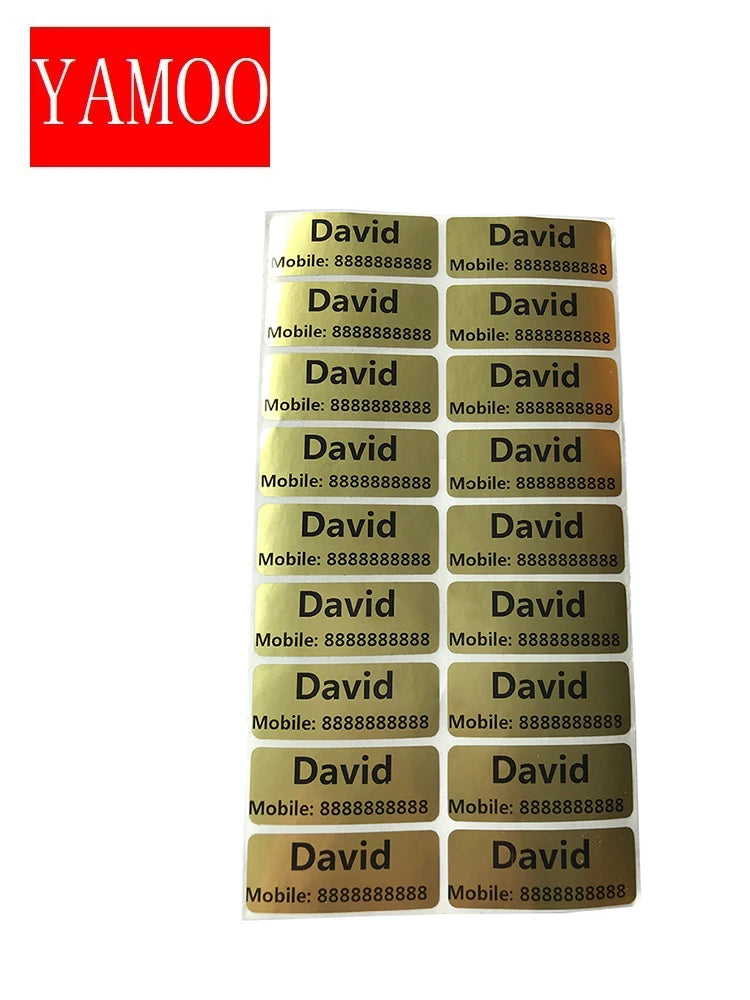 Ein Stapel mattgoldener wasserfester individueller Etiketten mit dem Namen David auf jedem Etikett.