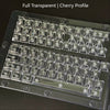 Nahaufnahme eines voll transparenten Kirschprofil-Keycap-Sets für eine mechanische Tastatur.
