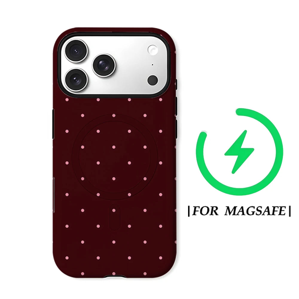 Funda para teléfono de color granate oscuro con estampado de lunares, compatible con MagSafe.