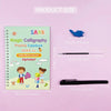 Cuaderno de práctica de caligrafía verde con alfabeto, pluma de caligrafía negra y silueta azul.