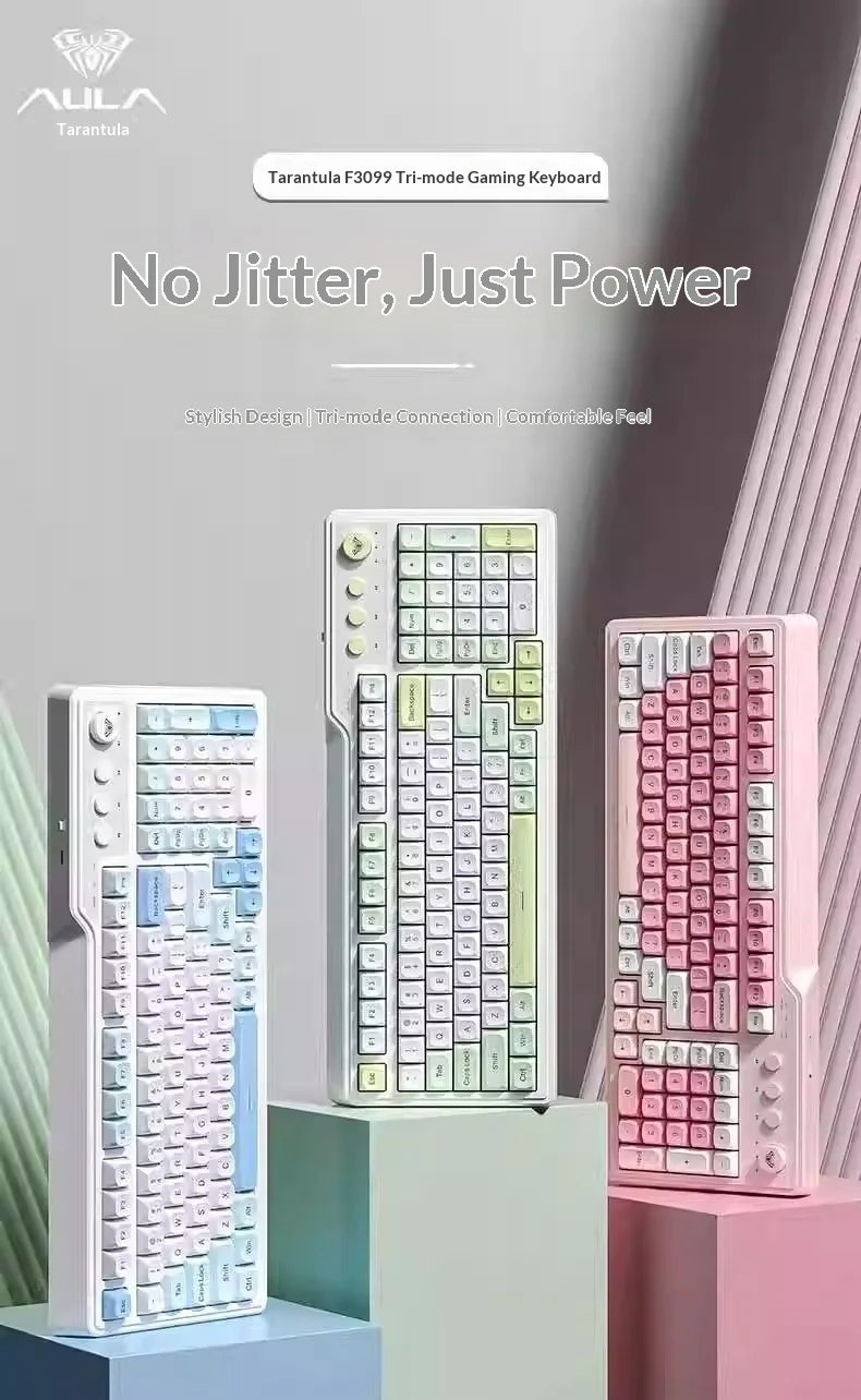 Nahaufnahme einer weißen Tri-Modus-Gaming-Tastatur mit rosa und grünen Akzenten und verschiedenen Farb-Keycaps.