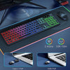 Kabellose RGB-Tastatur und Maus-Kombination gezeigt mit einem Laptop, die 2,4-GHz-Konnektivität und eine Reichweite von 33 Fu