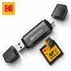Lector universal negro con logo Kodak y tarjeta SD insertada, junto a su empaque.