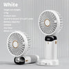 Un ventilador mini portátil blanco con rejilla circular y batería en un escritorio.