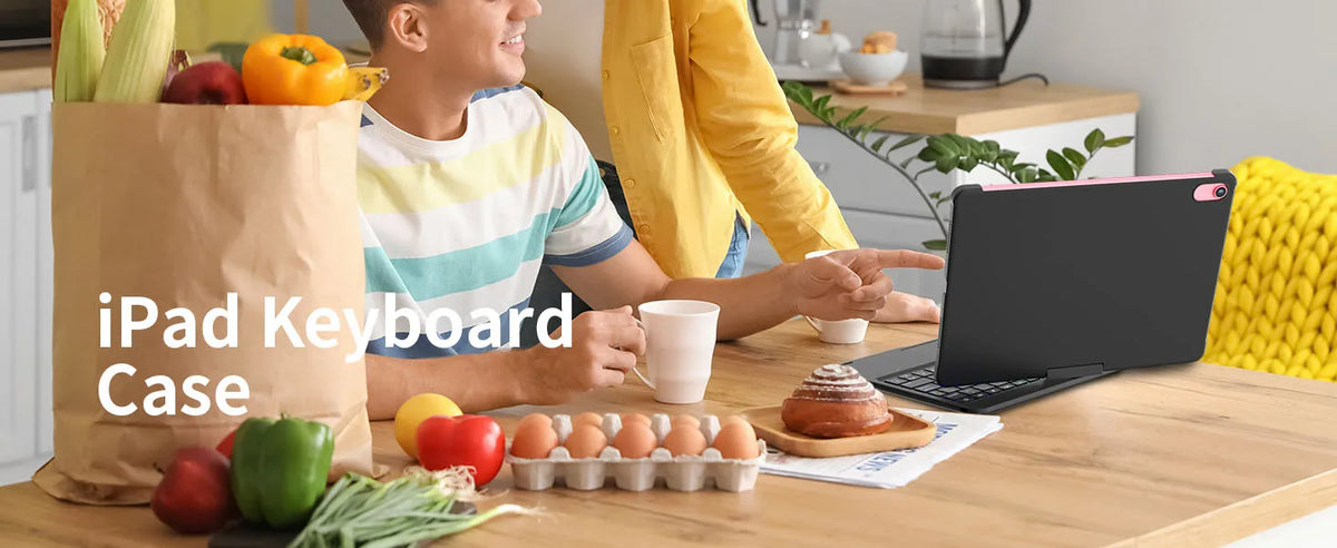 Eine Person benutzt eine iPad-Tastaturhülle auf einem Holztisch, umgeben von frischem Obst und Gemüse.