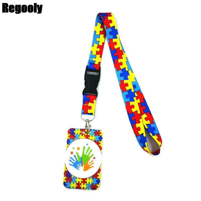 Buntes Puzzle-Teil-Muster-Lanyard mit schwarzem Band und runder Schlüsselring.