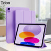 Una funda magnética plegable morada para iPad mostrada junto a la tableta.