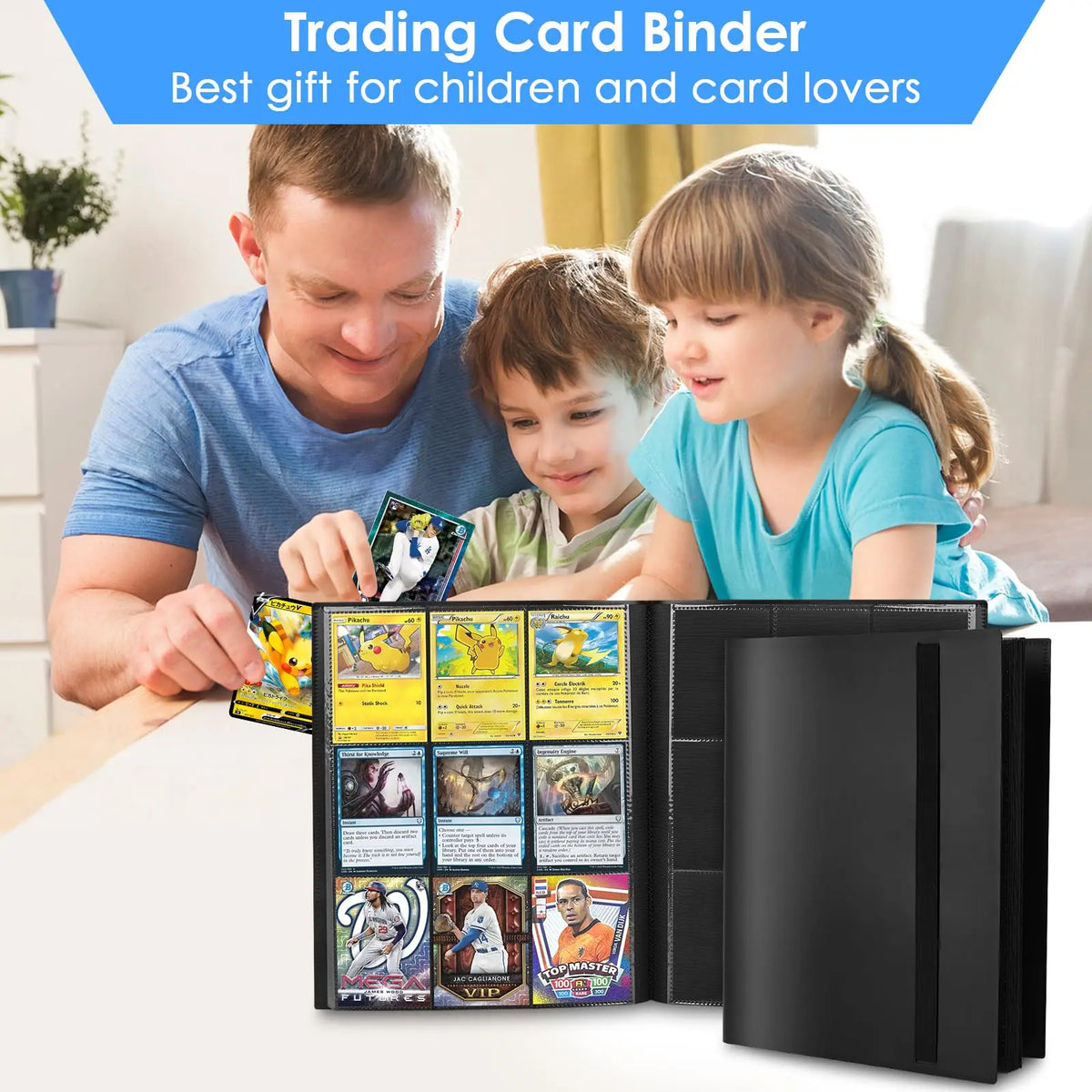 Un archivador de cartas abierto sobre una mesa con dos niños mirando las cartas.