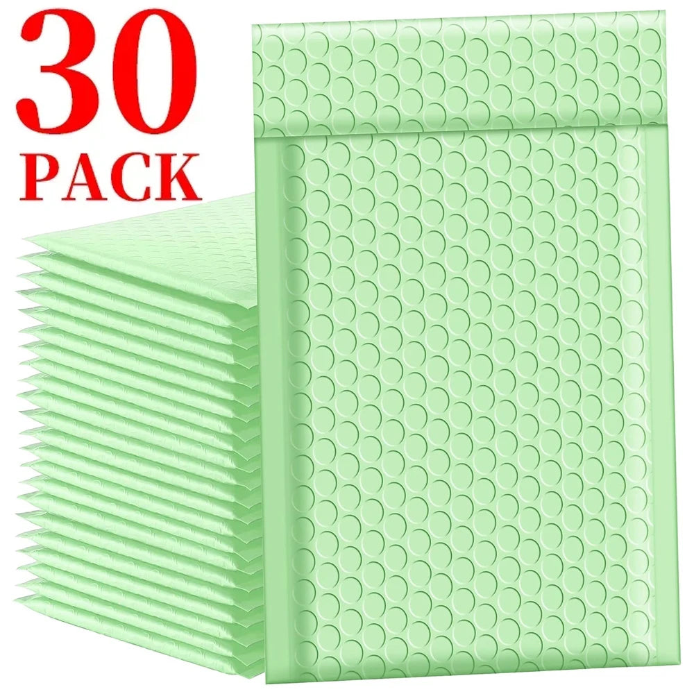 Ein Pack von 30 wiederverwendbaren Poly-Blasen-Umschlägen in Hellgrün.