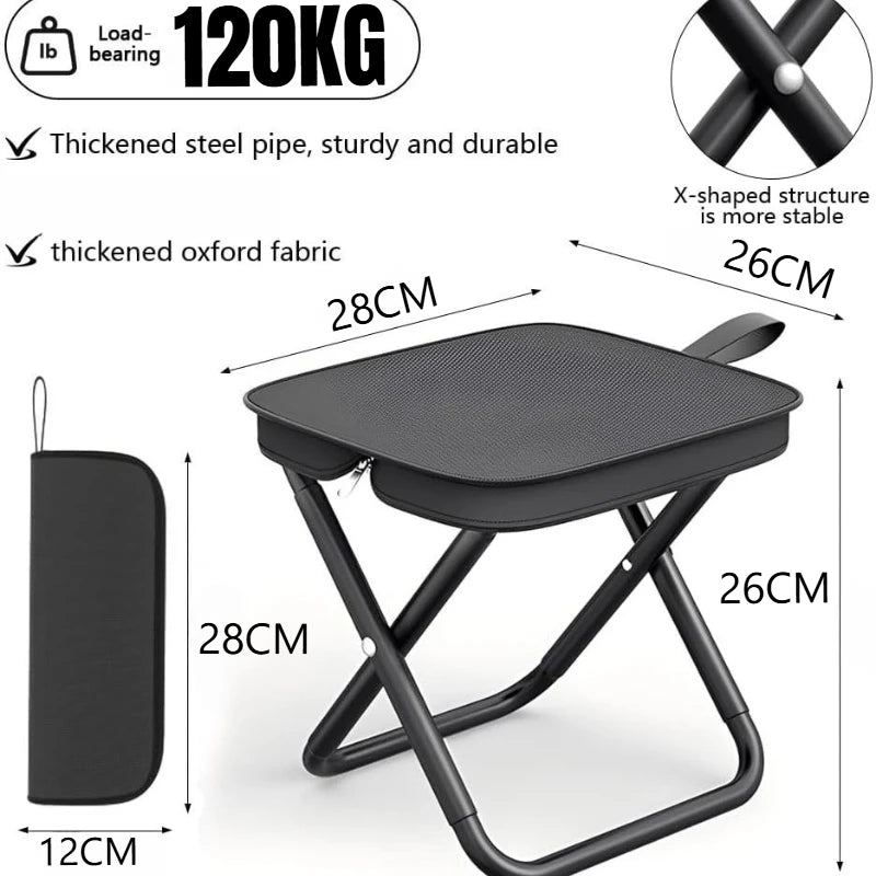 Taburete portátil plegable negro con asiento acolchado y compartimento de almacenamiento, mostrando las dimensiones.