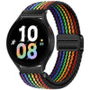 Schwarze Smartwatch mit mehrfarbigem gestreiften Magnetarmband auf weißem Hintergrund.