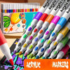 Set professioneller Acryl-Malerkugels in verschiedenen Farben und Spitzen auf schwarzer Oberfläche