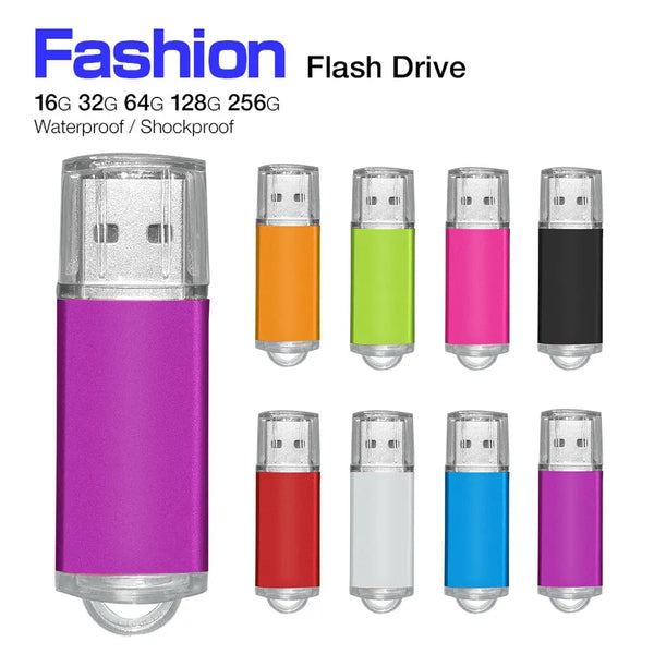 Collection de clés USB métalliques de différentes couleurs : violet, orange, vert, rose, noir, rouge, argent et bleu.