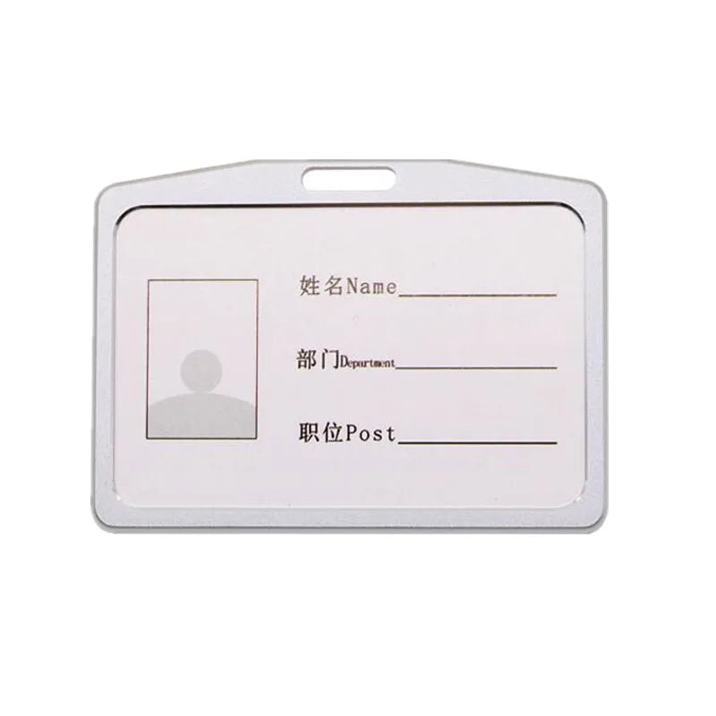 Porta credencial de plástico blanco con líneas en blanco para nombre, departamento y puesto.