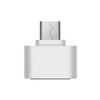Adaptateur clé USB universel multi-usage blanc avec connecteur métallique.