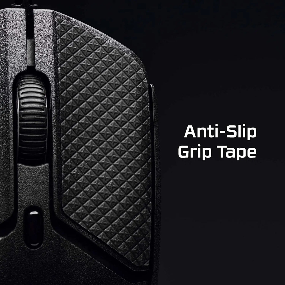 Nahaufnahme einer schwarzen Gaming-Maus mit Anti-Rutsch-Grip-Tape an der Seite.