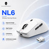 Weiße NL6 kabellose Gaming-Maus mit Empfänger auf glatter Oberfläche