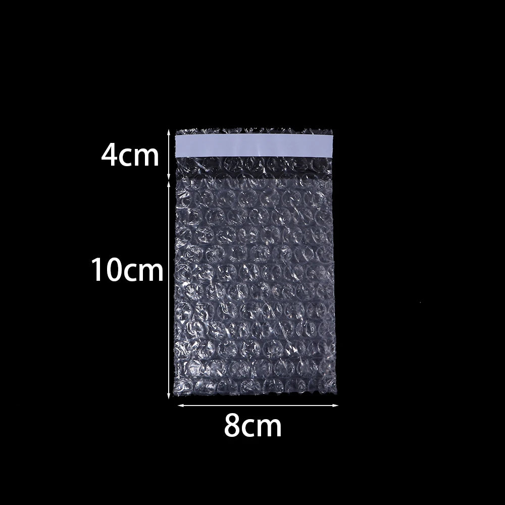 Rechteckiges, durchsichtiges Plastudepäck mit den Maßen 4x8 cm und einer Dicke von 10 cm.