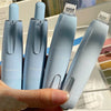 Una mano sostiene cuatro botellas de cinta adhesiva de doble cara resistente Good Luck en empaque azul claro.