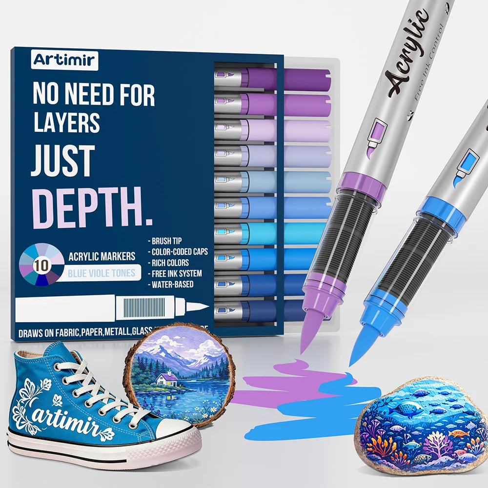 Un set de marcadores acrílicos Artimir y un par de pinturas tipo acuarela azul y púrpura junto a una zapatilla azul.