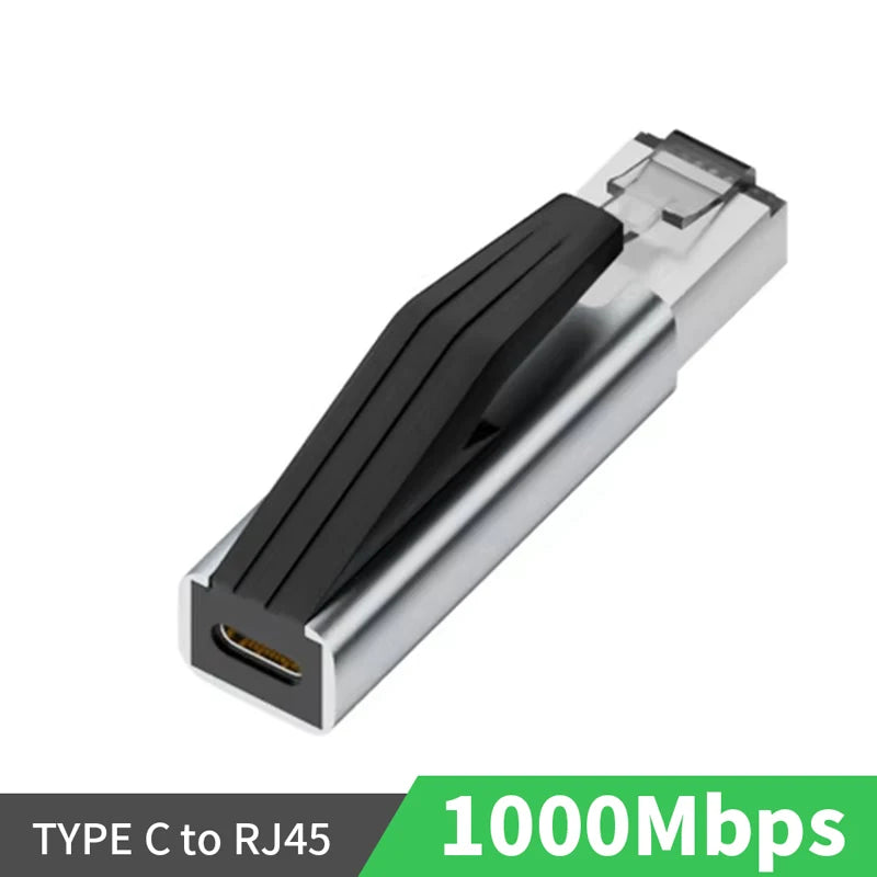 كابل محول فضي من USB-C إلى RJ45 مع غلاف حماية أسود.