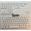 Nahaufnahme eines kompletten Satzes mehrsprachiger PBT-Tastenkappen für eine mechanische Tastatur mit verschiedenen Layouts u