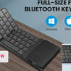 Klappbare Bluetooth-Tastatur auf Holzoberfläche mit Kompatibilitätssymbolen für Windows, Mac/iOS und Android