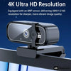 Eine schwarze 4K Ultra HD Webcam mit einem 8-MP-Sensor, montiert auf einer horizontalen Oberfläche.