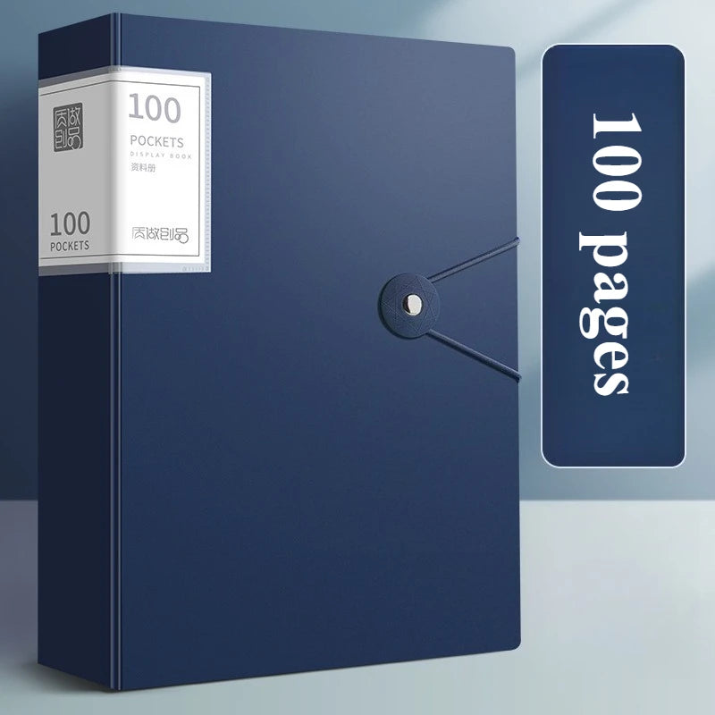 Dunkelblaue Aktenmappe mit silbernem Verschluss und Etikett für 100 Fächer und 100 Seiten