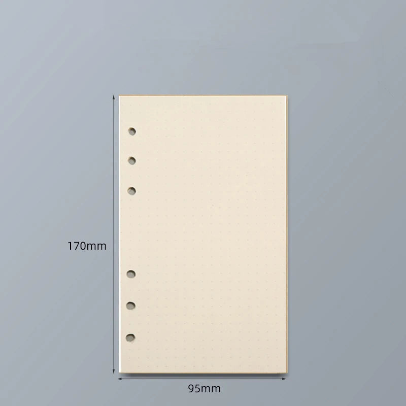 Un cuaderno de hojas sueltas rectangular, beige claro, con agujeros perforados en el lado izquierdo.