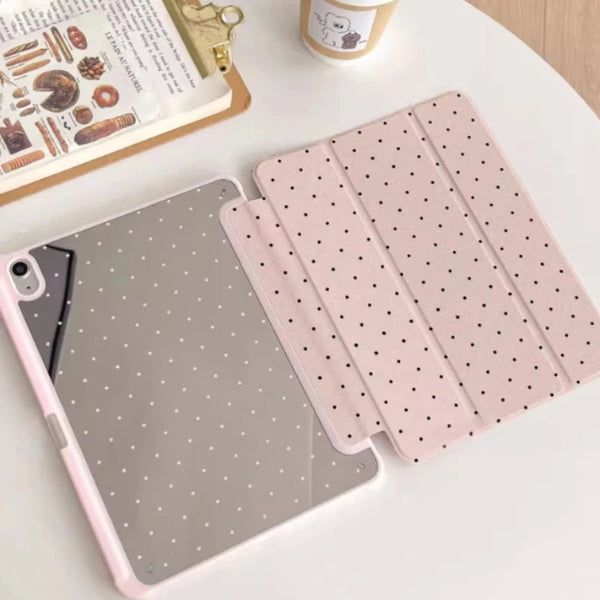 Pinkes Acryl-Schutzfolie für ein iPad-Case neben einem Tablet und natürlichen Lebensmitteln