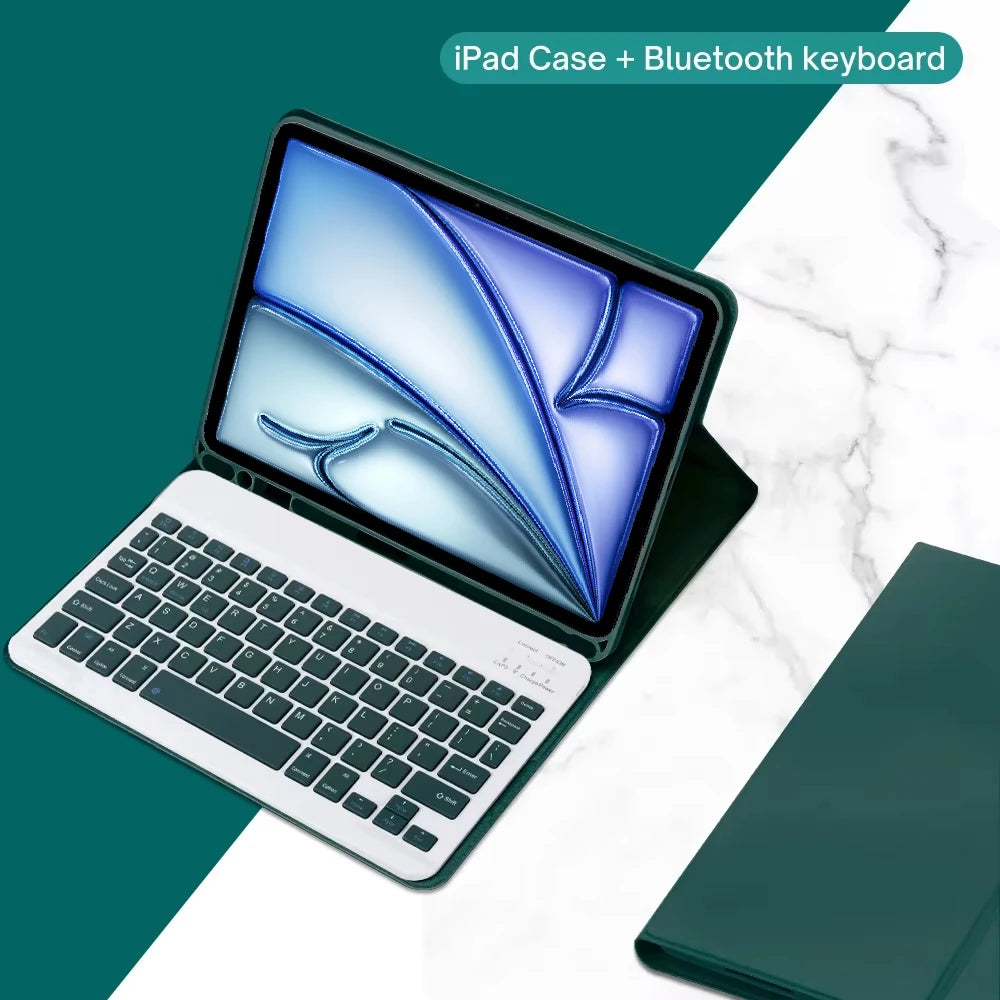 Funda blanca para iPad con teclado Bluetooth azul, abierta sobre una superficie de mármol blanco.