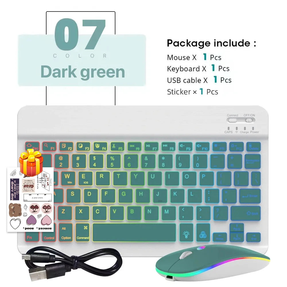 Combo de teclado y mouse multiidioma blanco con detalles en verde oscuro, incluye cable USB y pegatina.