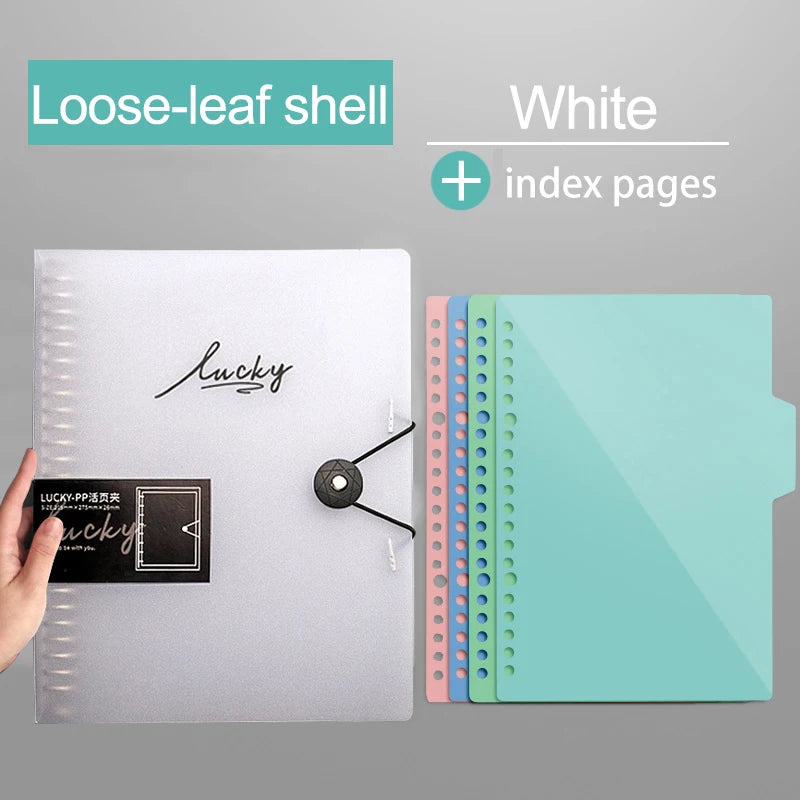Cahier à feuilles blanches avec pages d'index et un charme noir