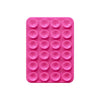 Sujetador de teléfono con ventosa de silicona rosa y múltiples orificios circulares para montar dispositivos.