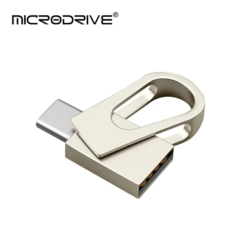 Memoria USB portátil de doble interfaz plateada y beige con diseño de clip.