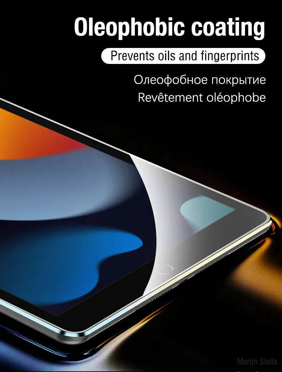 Gros plan sur l'écran d'un smartphone montrant un revêtement oleophobe, qui empêche les huiles et les traces de doigts.