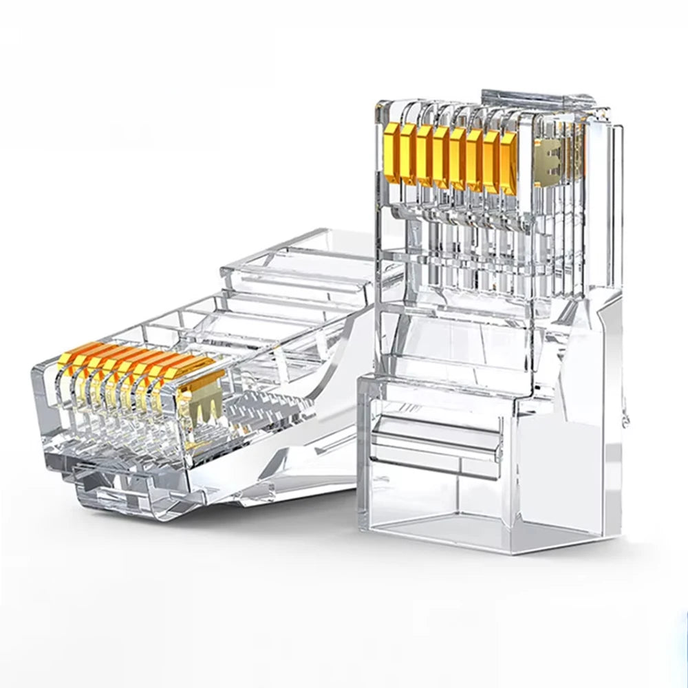 Organizador de plástico transparente que contiene varios conectores Ethernet RJ45 y cables de red.