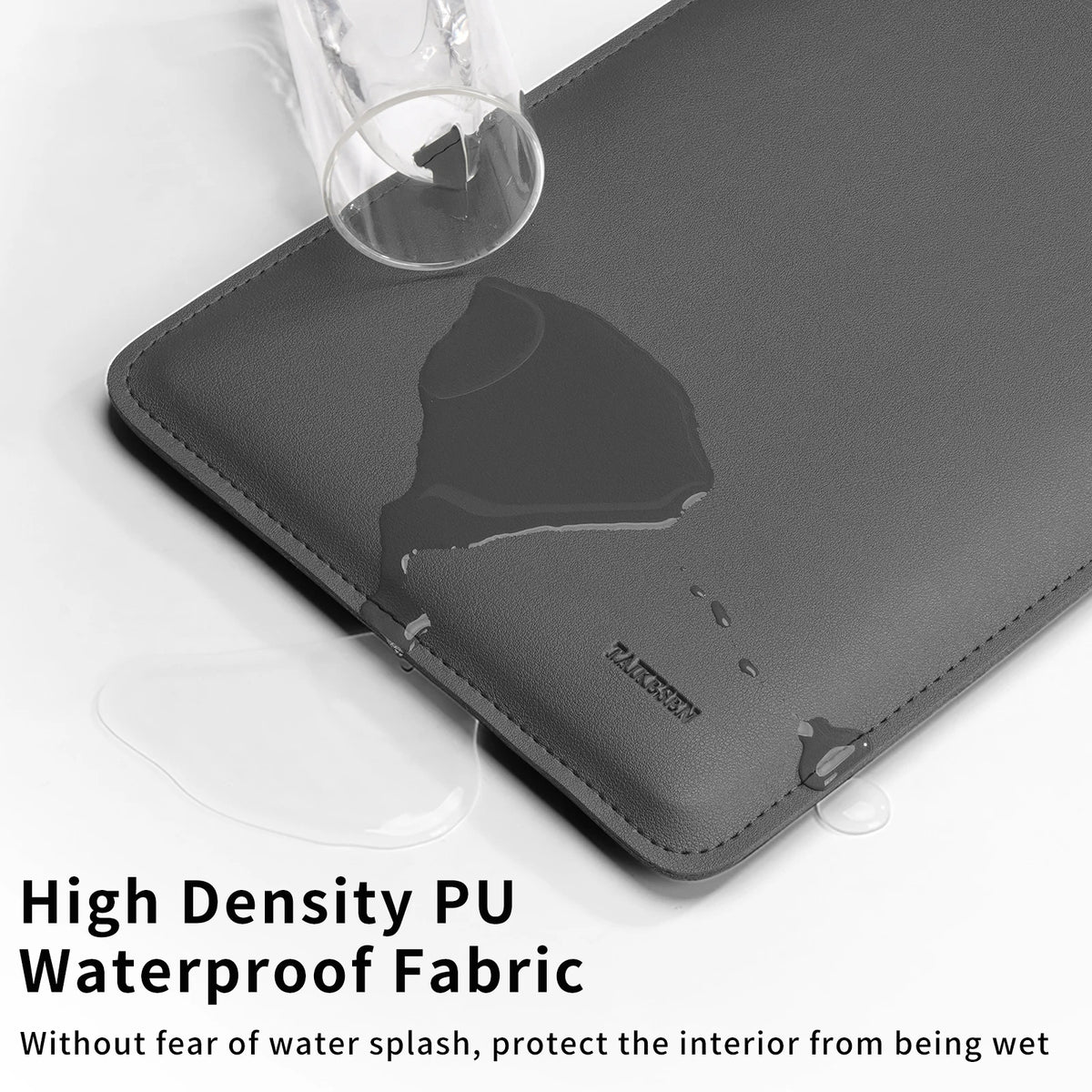 Dunkelgraver PU-Stoff Laptop-Hülle, die ein Gerät schützt und seine wasserdichte Qualität hervorhebt.