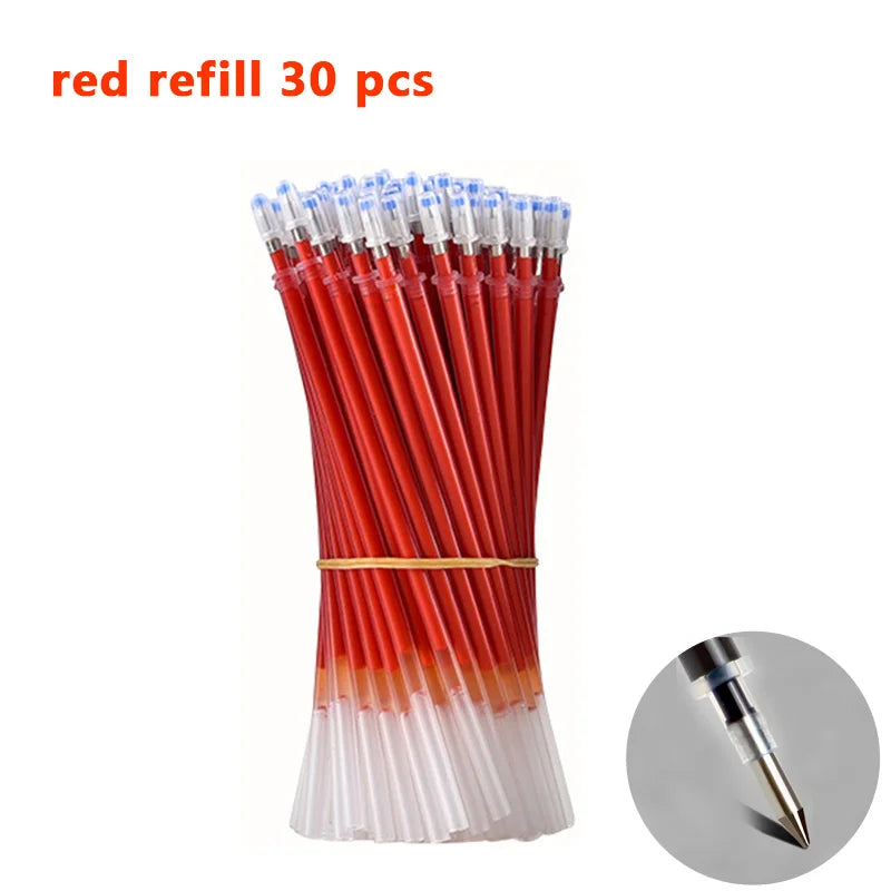 Un paquete de 30 bolígrafos de relleno rojos con cuerpos de plástico transparente y puntas de metal.