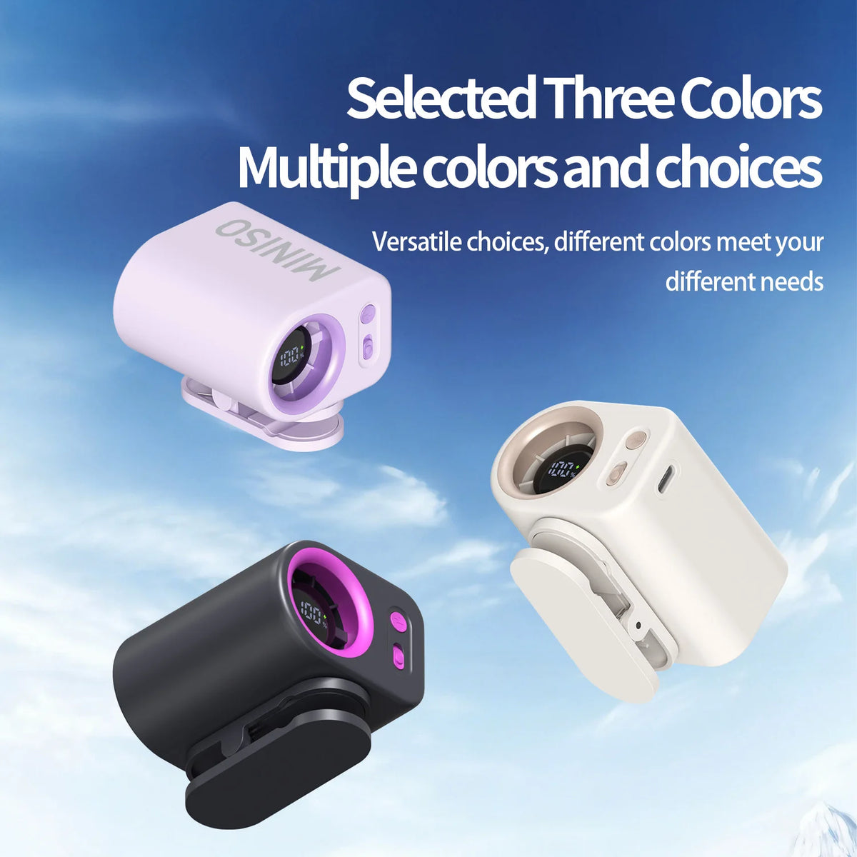Tres colores de un ventilador clip portátil a batería mostrados contra un cielo azul.