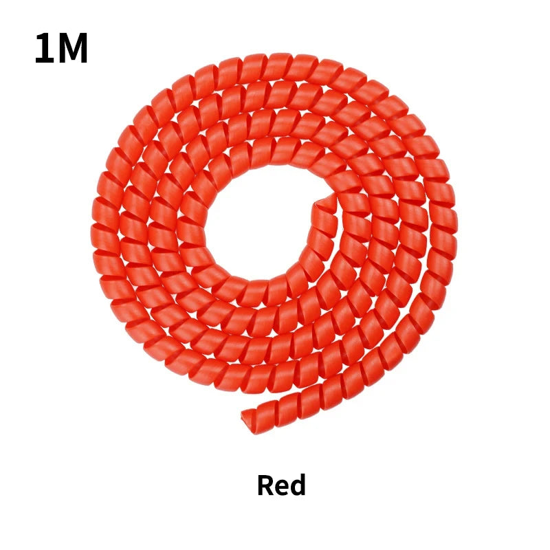 Un bobinage de câble rouge protecteur pour câbles de scooter.
