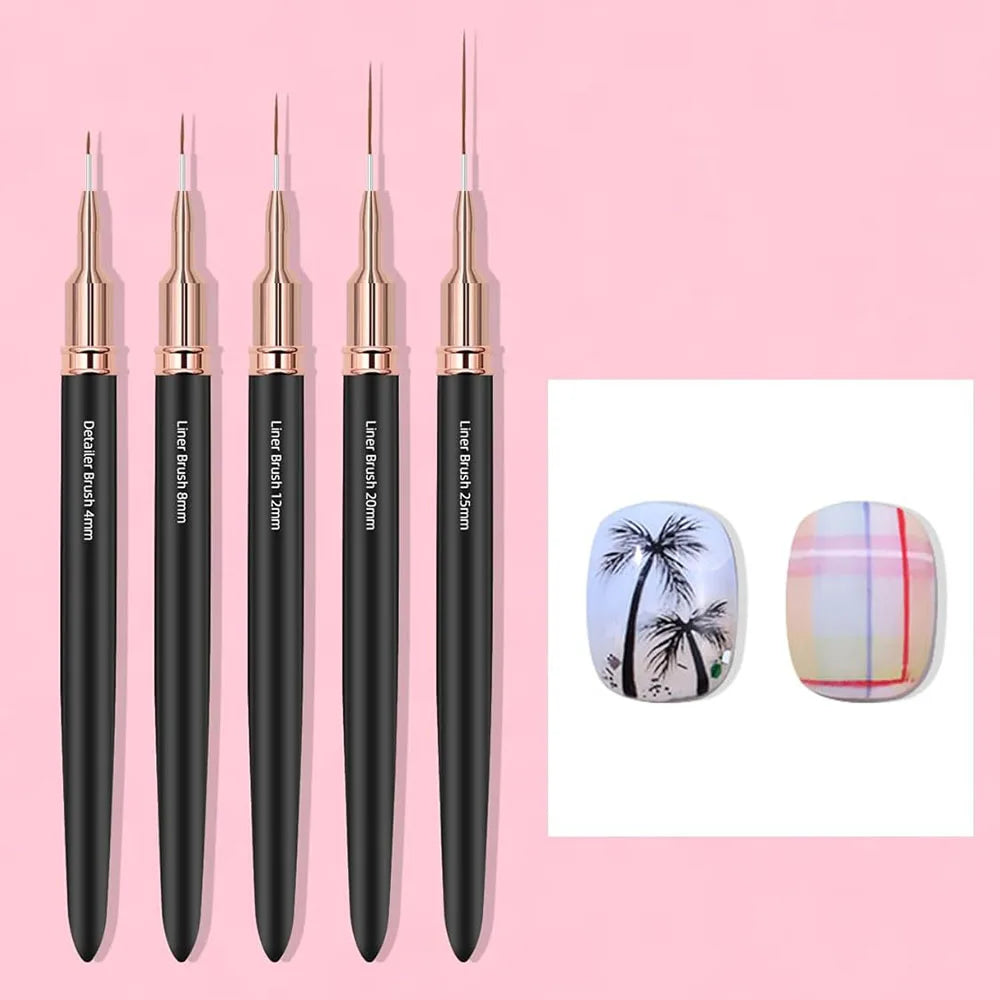 Un set de pinceles finos para arte de uñas en negro con varios tamaños, mostrados sobre un fondo rosa.