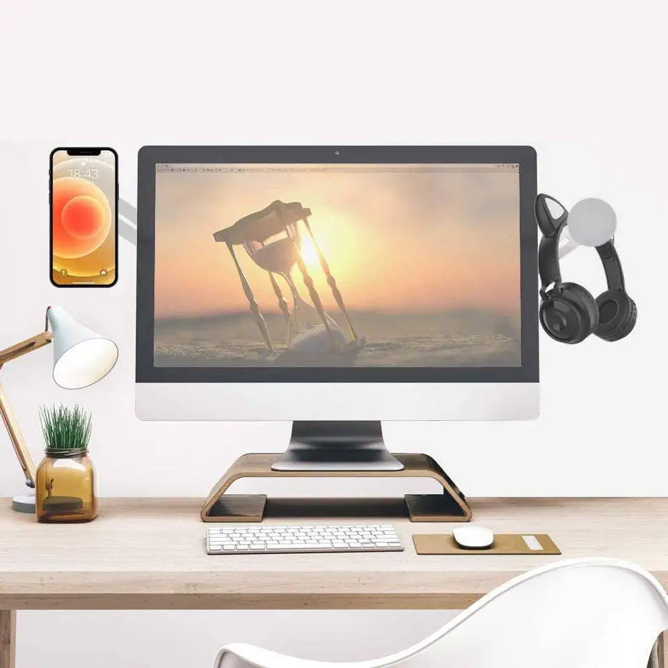 Klappbare magnetische Halterung für Laptop und Telefon, die einen Laptop auf einem Schreibtisch hält.