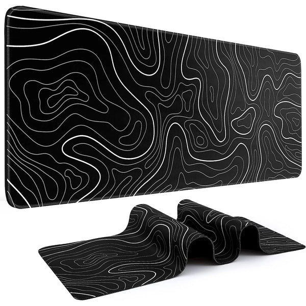 Una alfombrilla de ratón negra con patrones de líneas topográficas blancas, mostrada plana y doblada.