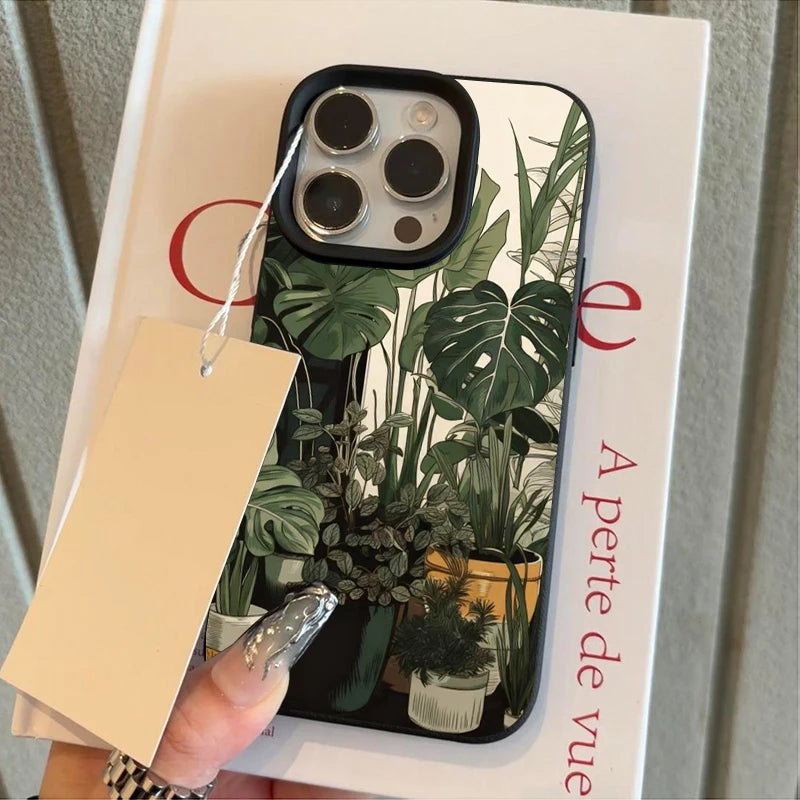 Handyhülle mit Monstera-Blattmuster in Grün auf weißem Hintergrund