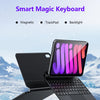 Un teclado Smart Magic negro con trackpad iluminado junto a una tableta iPad Mini.